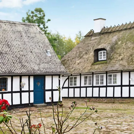 4 Person In Faaborg-by Traum